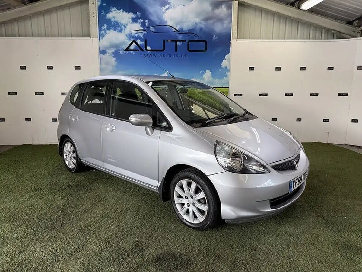 2009-honda-jazz-14-se-cvt-7-big-0