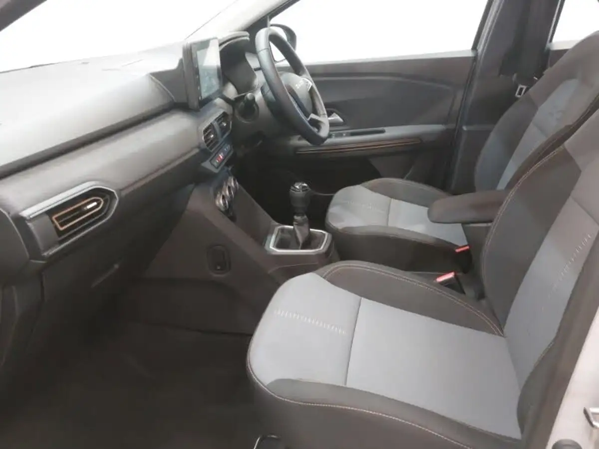 2024-dacia-sandero-stepway-10-tce-extreme-90bhp-big-4