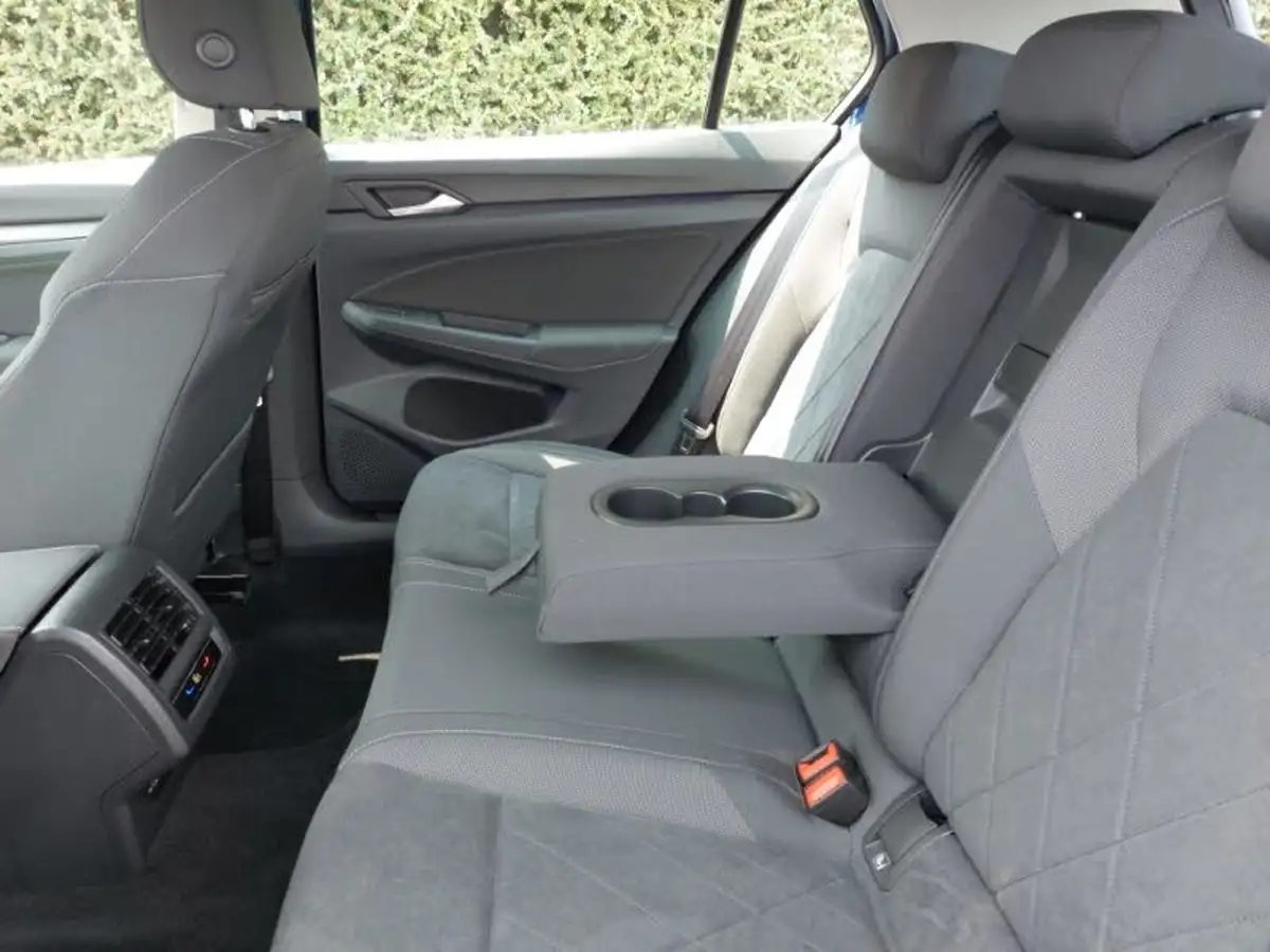 2022-volkswagen-golf-15-tsi-style-150ps-hatchback-big-5