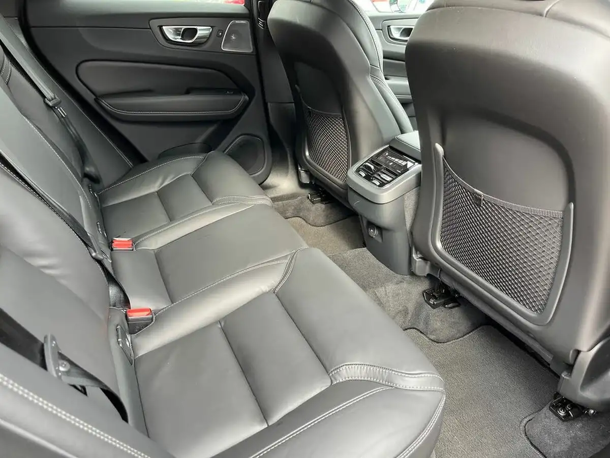 2024-volvo-xc60-20-b5-ultra-black-edition-big-21