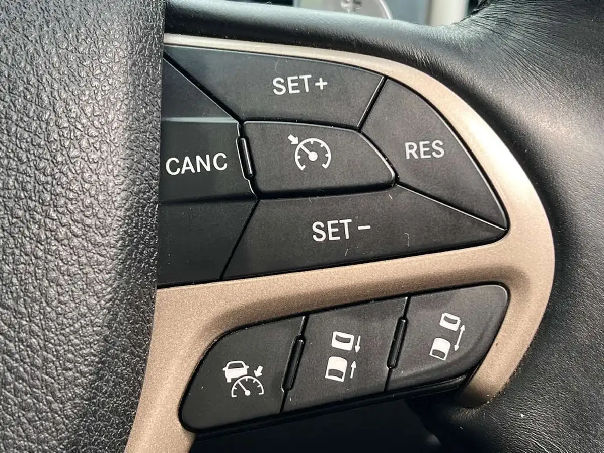 2016-jeep-grand-cherokee-30crd-summit-big-49