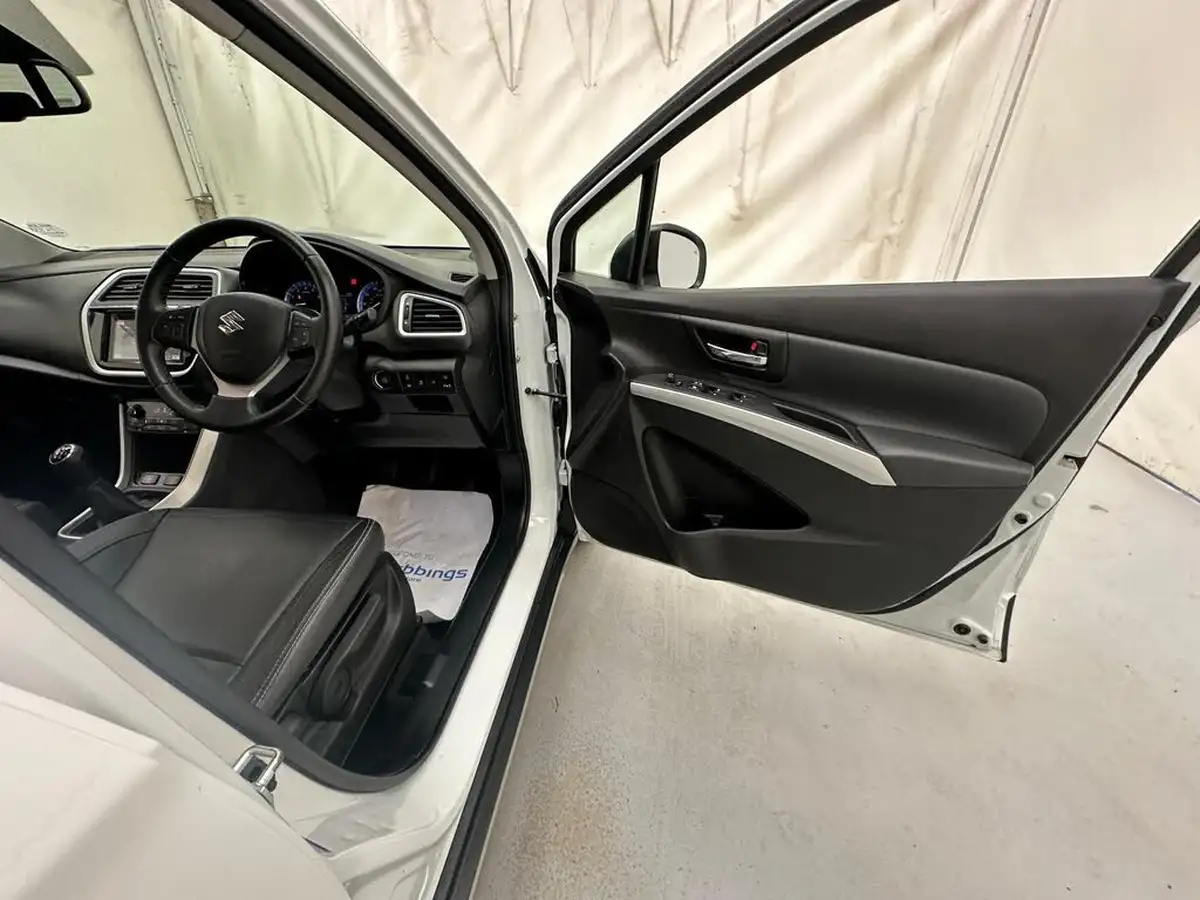 2016-suzuki-s-cross-16-sz5-big-28