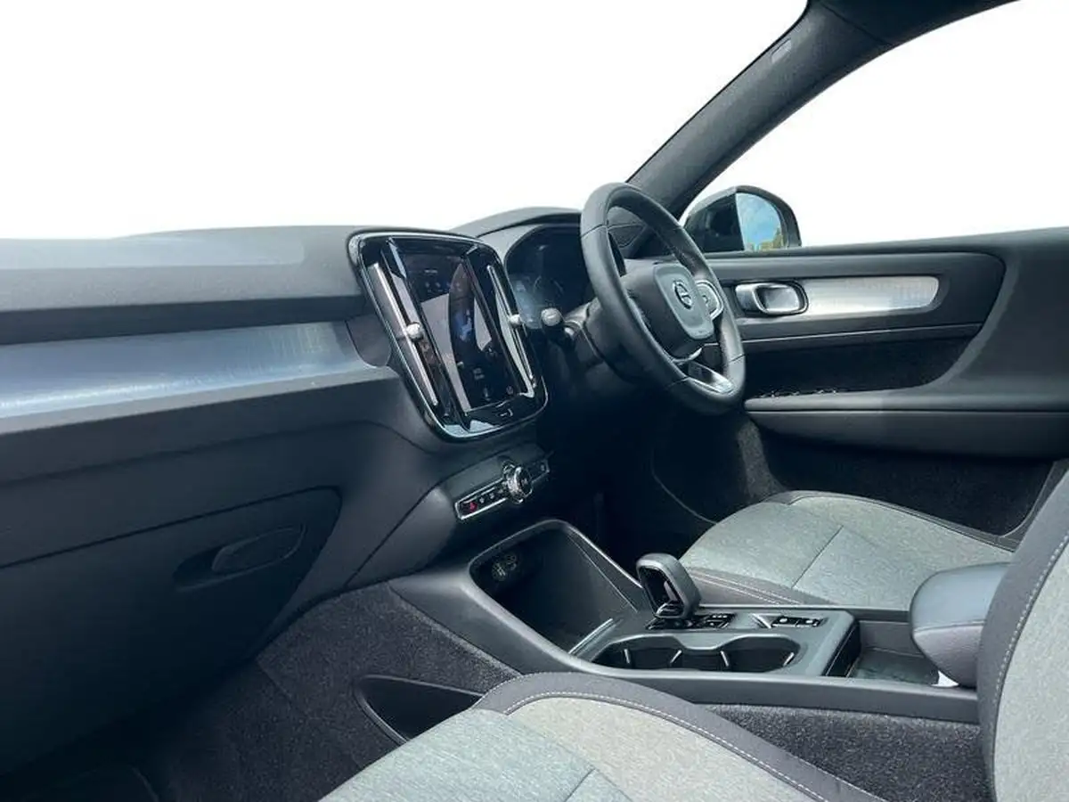 2022-volvo-xc40-15-t4-core-big-2