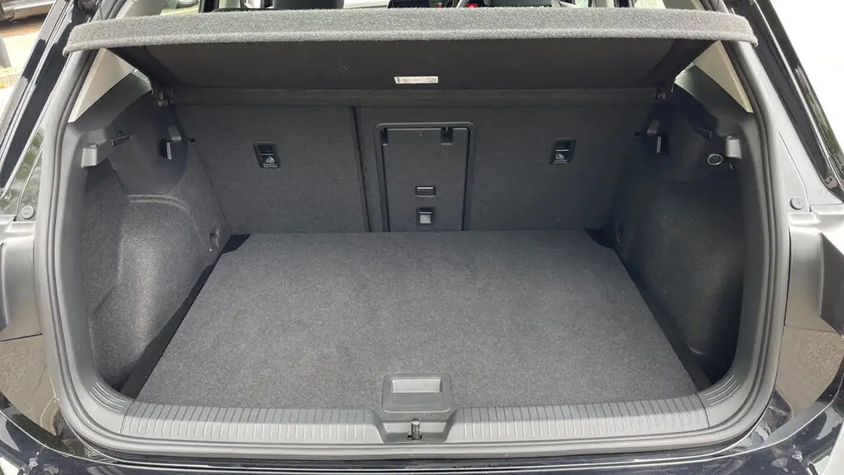 2022-volkswagen-golf-15-tsi-life-130ps-hatchback-big-14