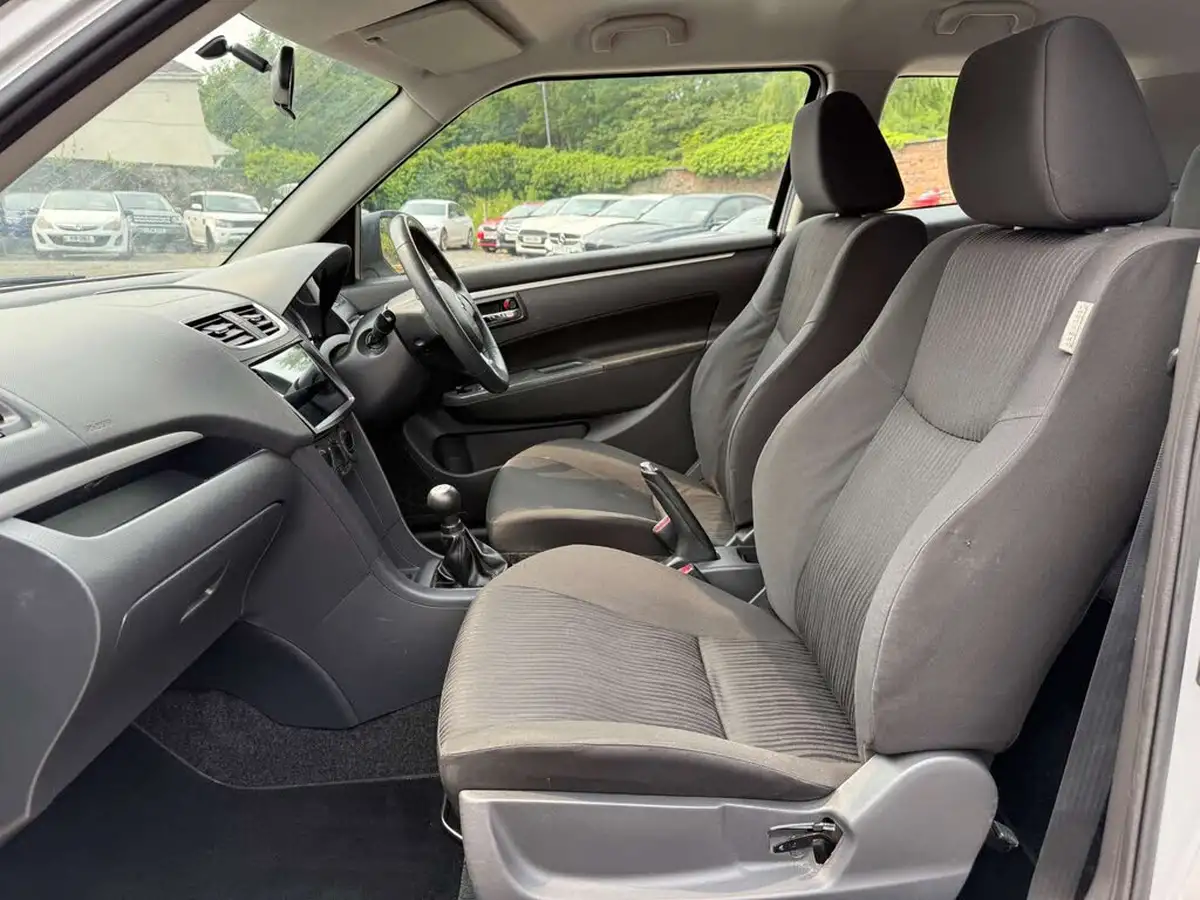 2011-suzuki-swift-12-sz3-3d-big-24