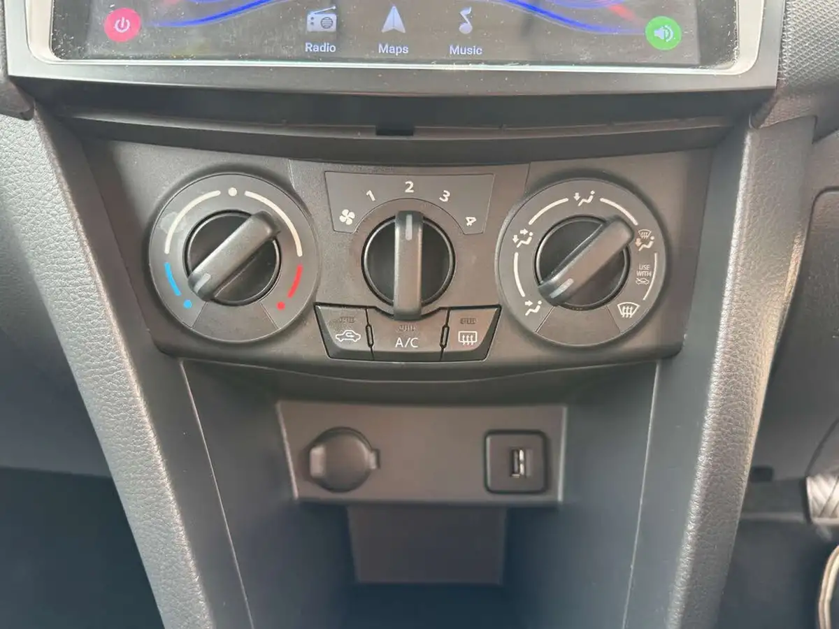 2011-suzuki-swift-12-sz3-3d-big-48