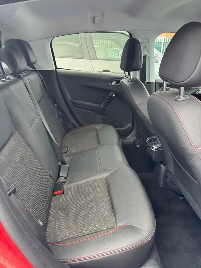 2017-peugeot-208-12-puretech-gt-line-5d-big-12