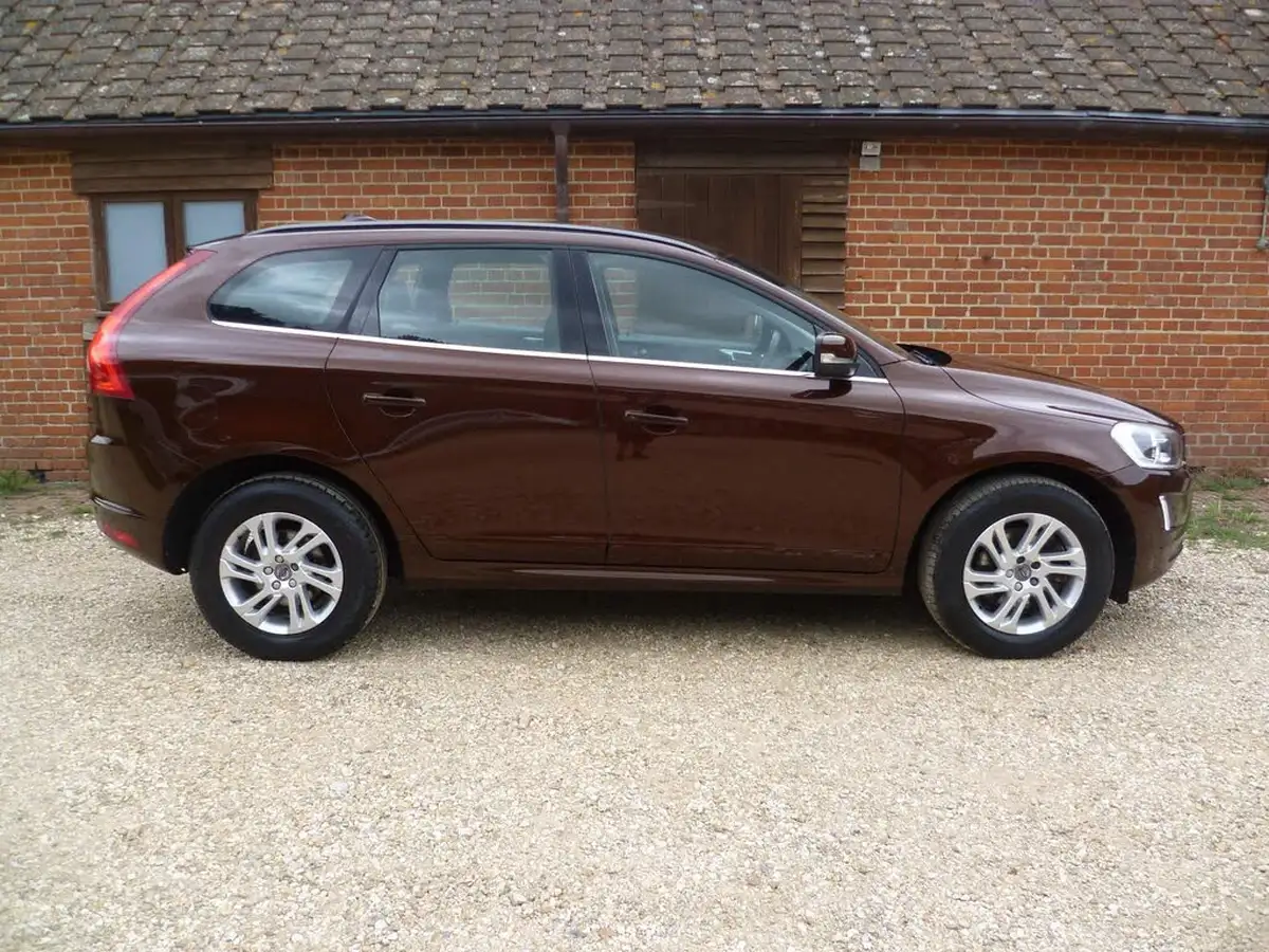 2016-volvo-xc60-20td-d4-se-nav-geartronic-big-3