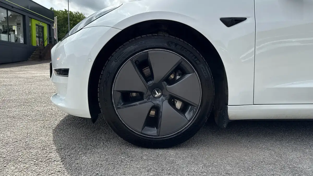 2021-tesla-model-3-e-long-range-4x4-big-16