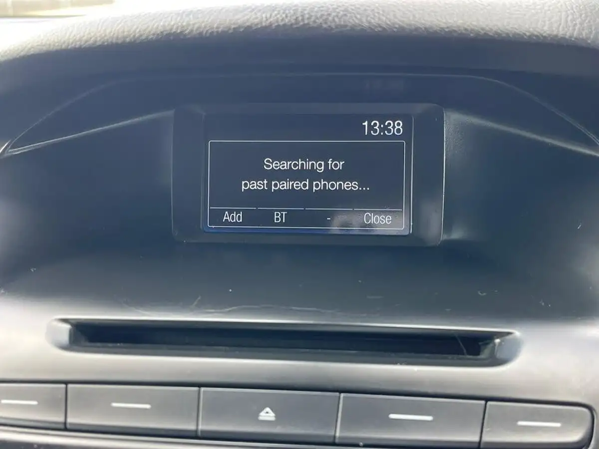 2015-ford-focus-10-zetec-t-125ps-hatchback-big-10