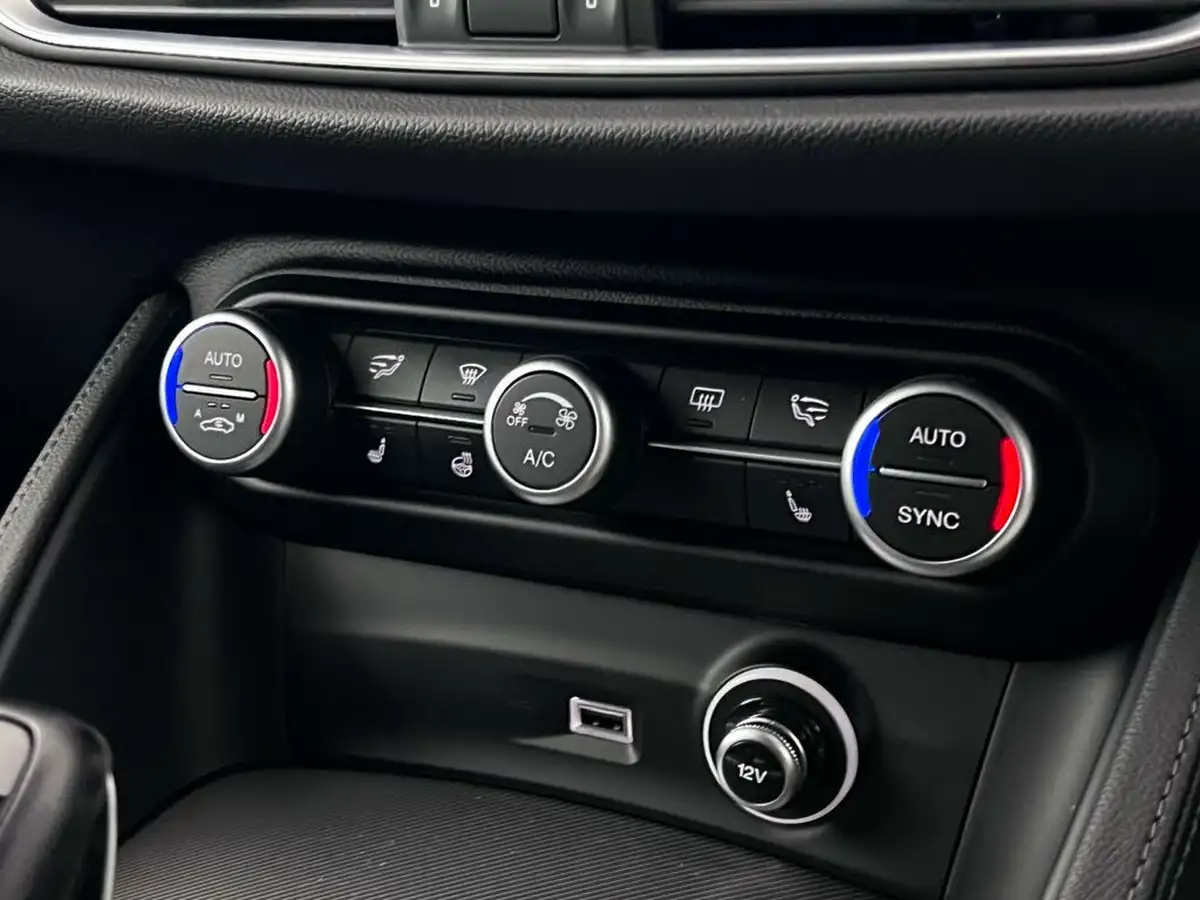 2019-alfa-romeo-stelvio-22td-milano-big-44