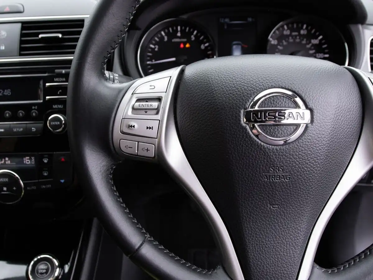 2018-nissan-pulsar-12-dig-t-acenta-big-17