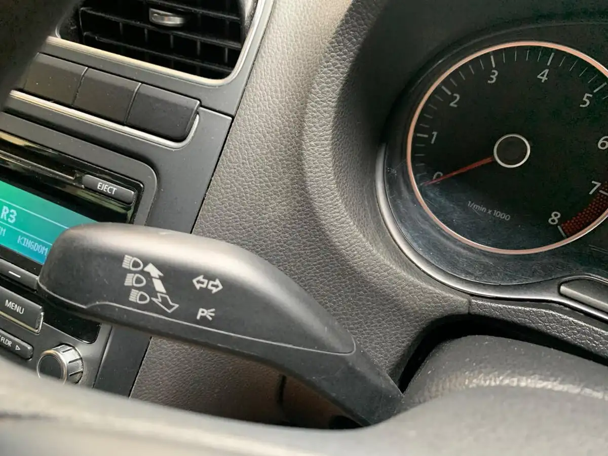 2012-volkswagen-polo-12-match-60ps-5d-big-20