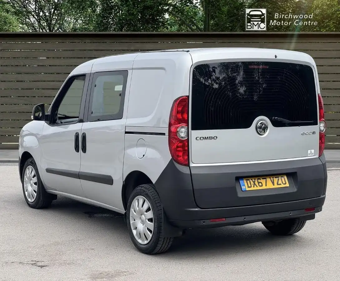 2017-vauxhall-combo-13cdti-2300-95pseu6-l1h1-ss-ecoflex-5-seats-crew-big-4
