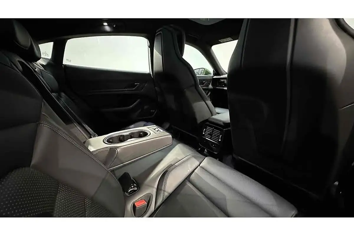 2022-porsche-taycan-e-turbo-big-36