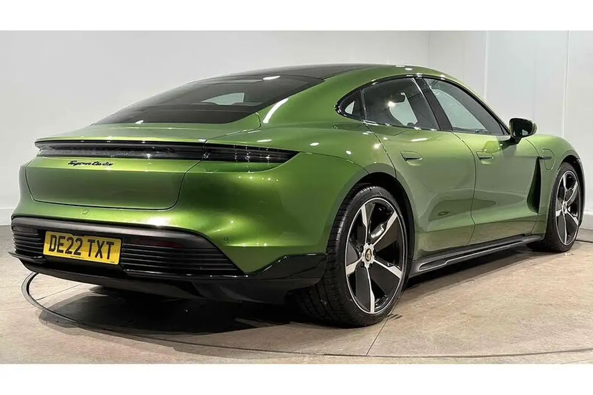 2022-porsche-taycan-e-turbo-big-8