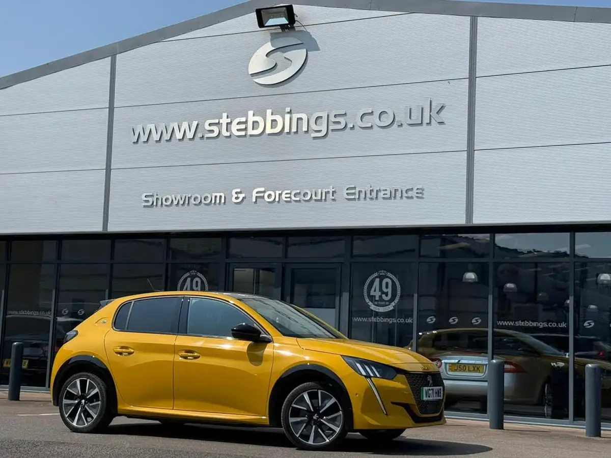 2021-peugeot-208-e-gt-premium-big-0
