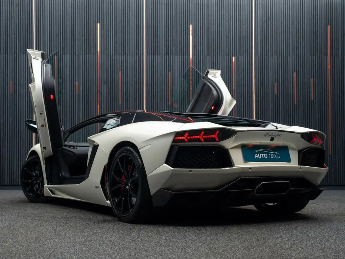 2016-lamborghini-aventador-65-lp-750-4-superveloce-coupe-big-22