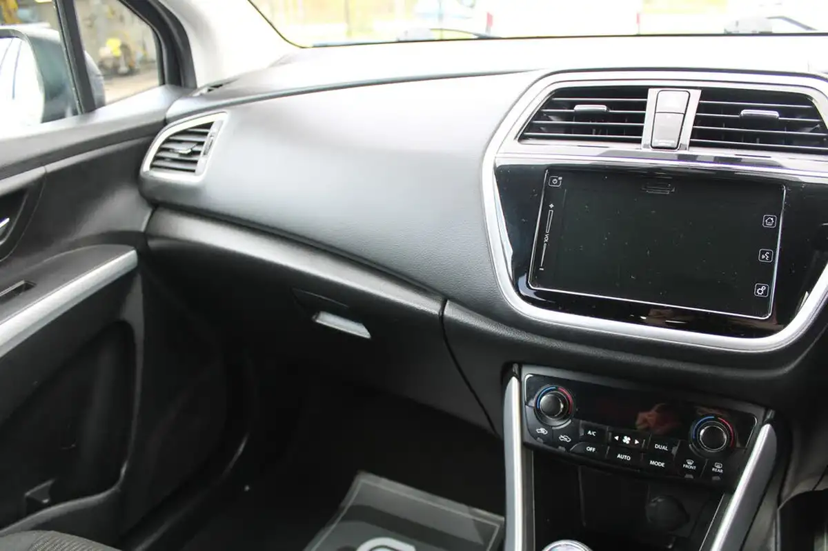 2016-suzuki-s-cross-10-boosterjet-sz-t-110ps-big-39