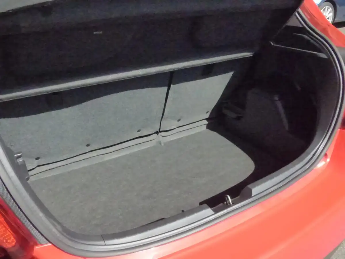 2017-toyota-yaris-15-vvt-i-icon-hybrid-big-24