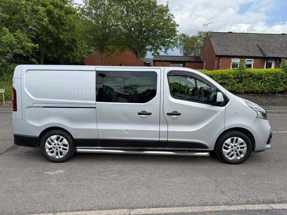 2018-renault-trafic-16dci-ll29-145-sport-nav-energy-145-e6-crew-van-big-3