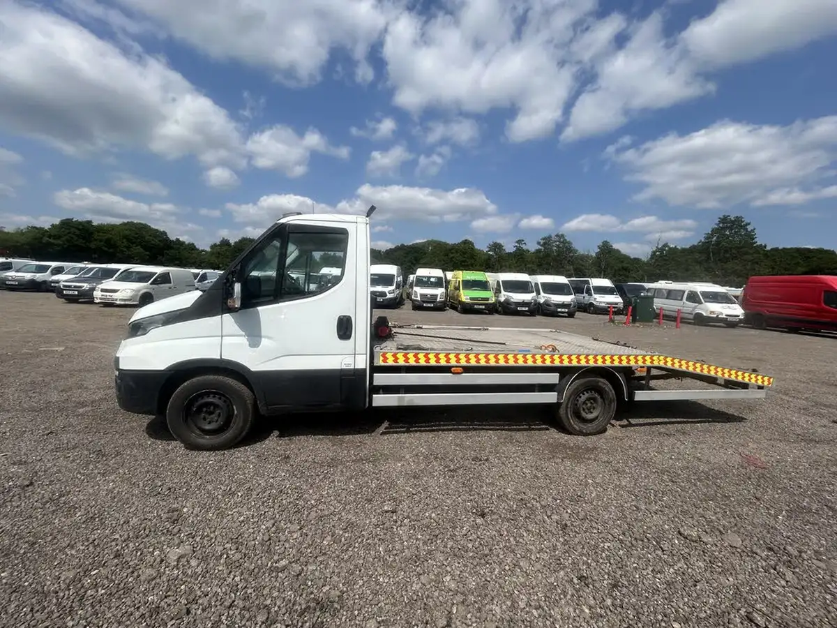 2016-iveco-daily-s-class-23td-35s11-4100-big-14