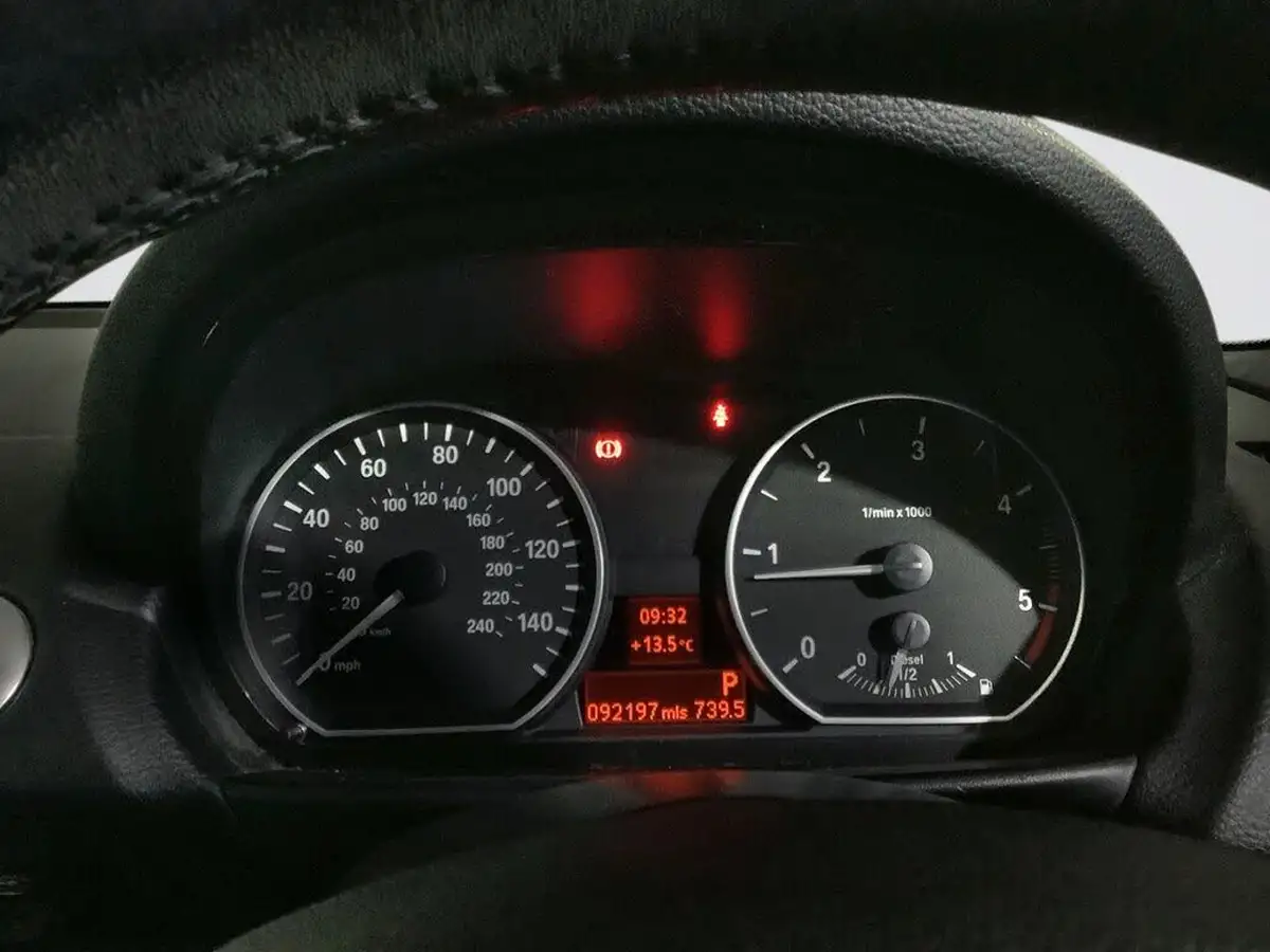 2010-bmw-1-series-20td-118d-m-sport-hatchback-5d-auto-big-16