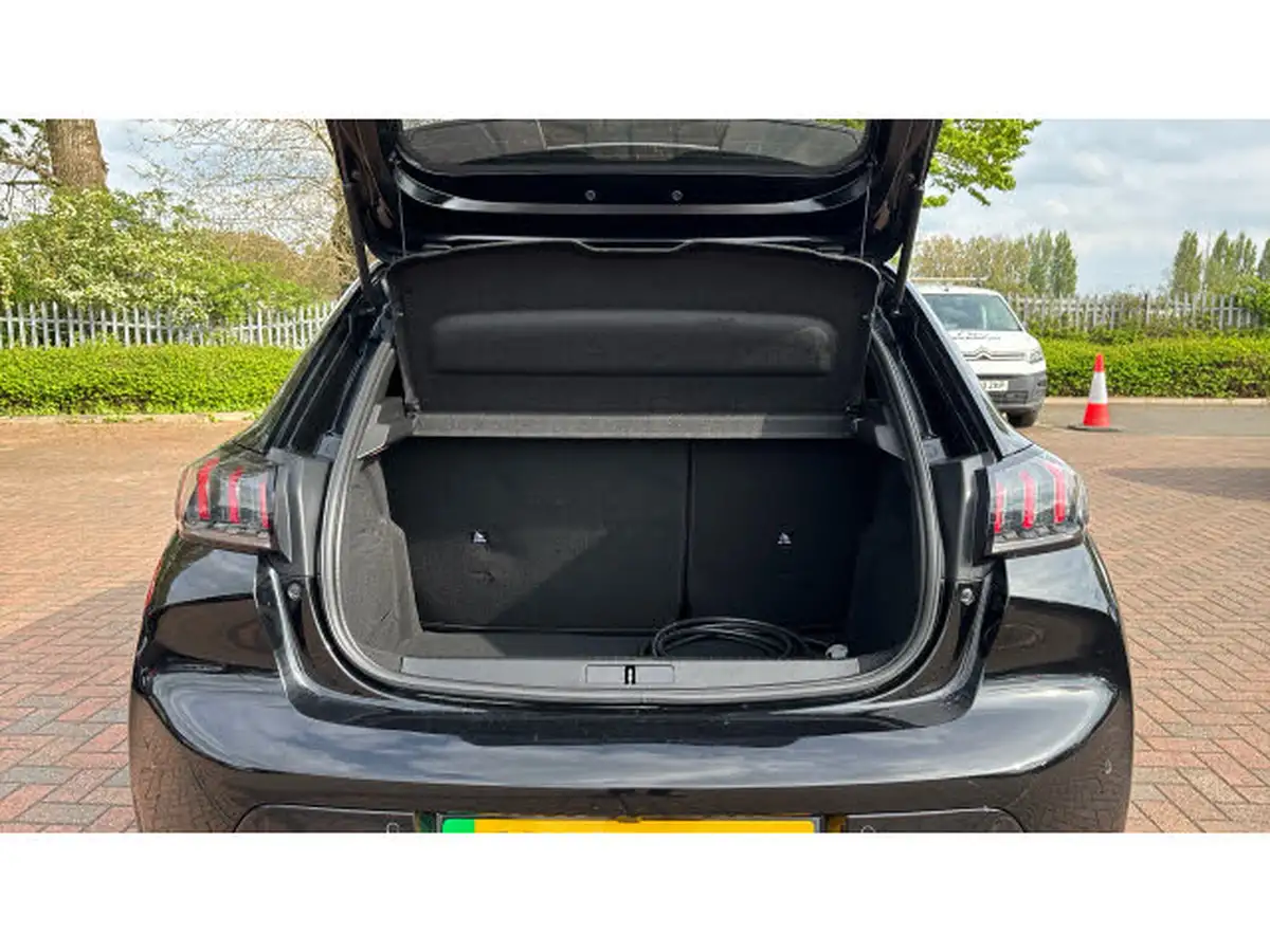 2021-peugeot-208-e-gt-premium-big-3