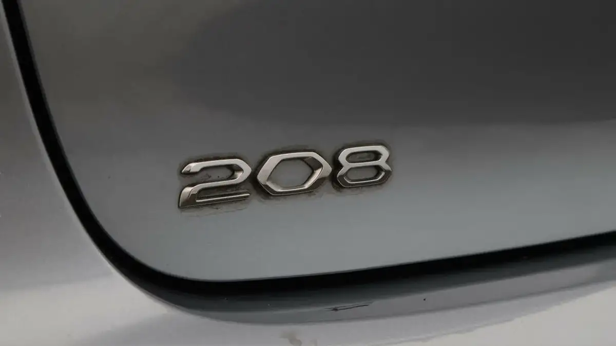 2020-peugeot-208-12-puretech-gt-line-130bhp-eat8-big-23