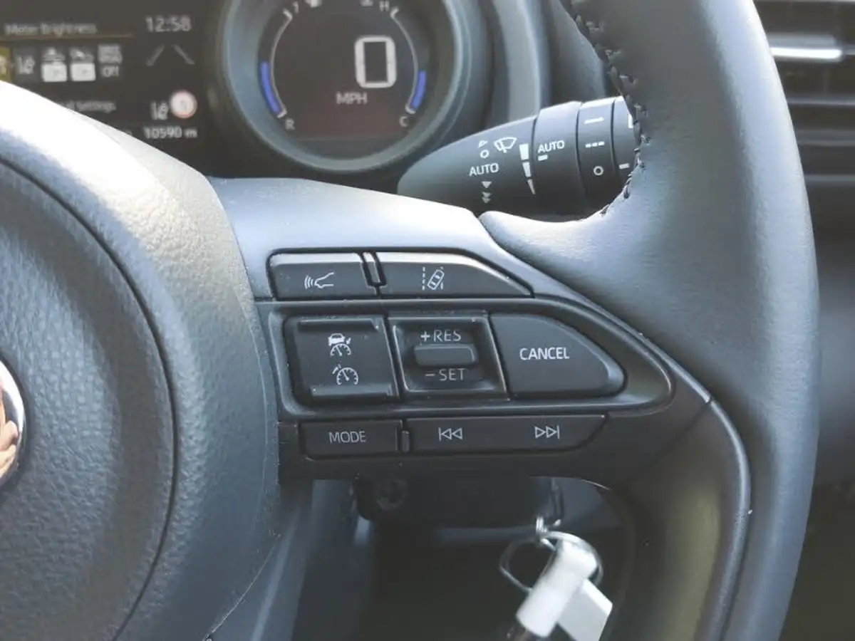2023-toyota-yaris-15-vvt-i-design-big-15