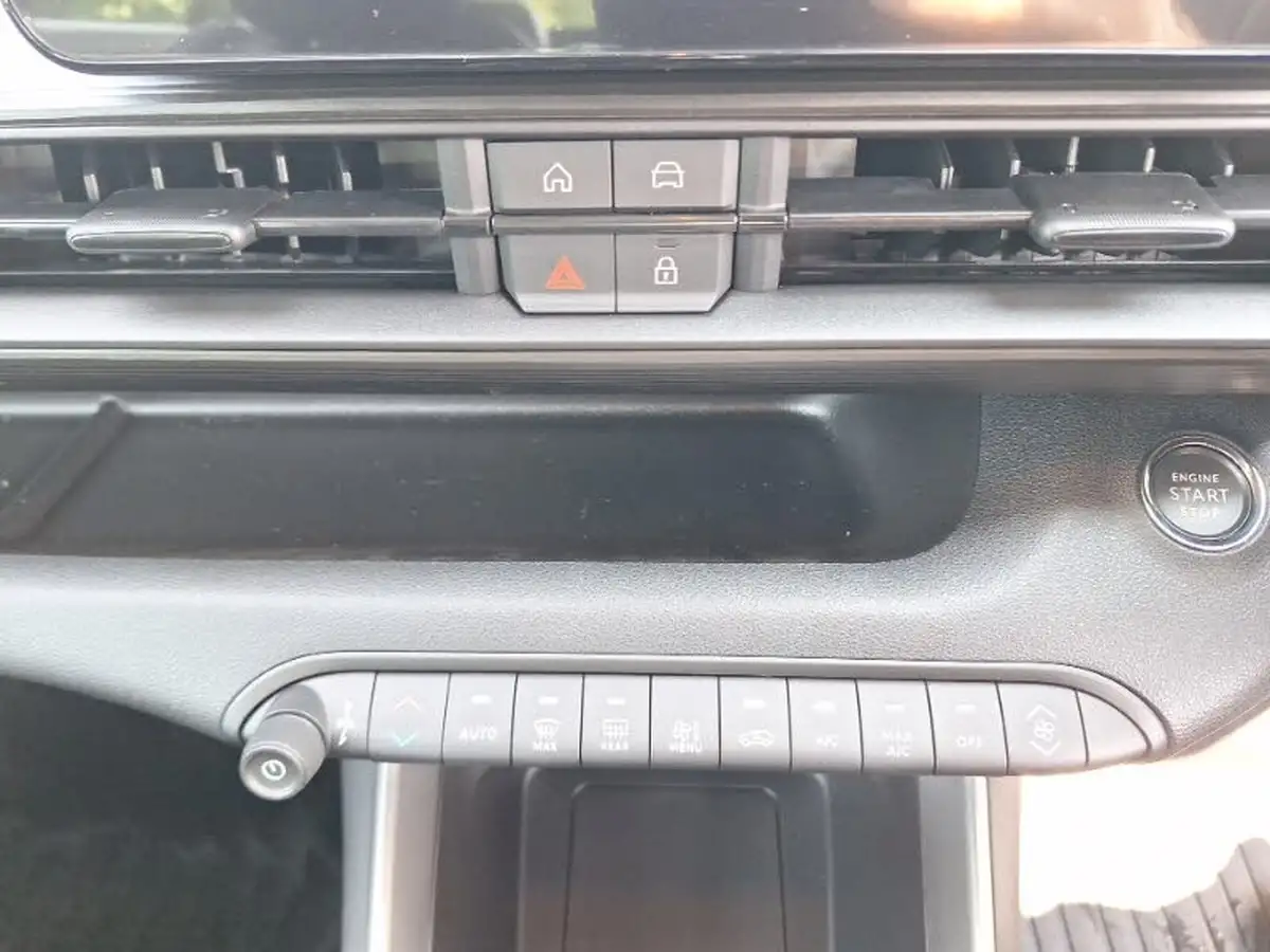 2025-jeep-avenger-12-gse-altitude-big-10