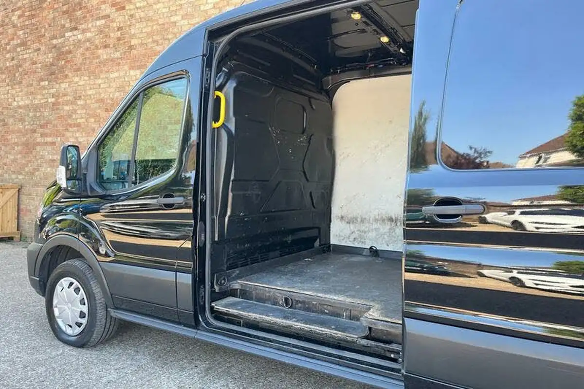 2022-ford-transit-e-350-l3h2-trend-184ps-big-36
