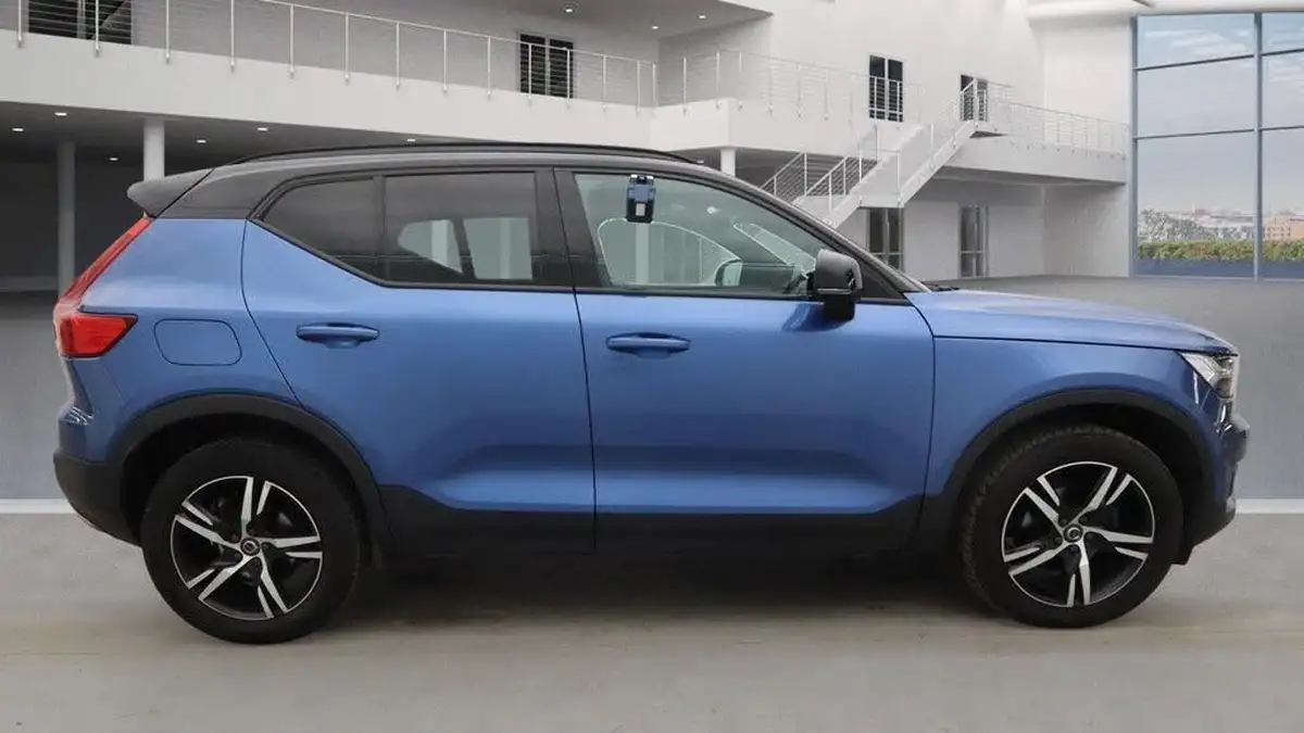 2018-volvo-xc40-15-t3-r-design-big-7