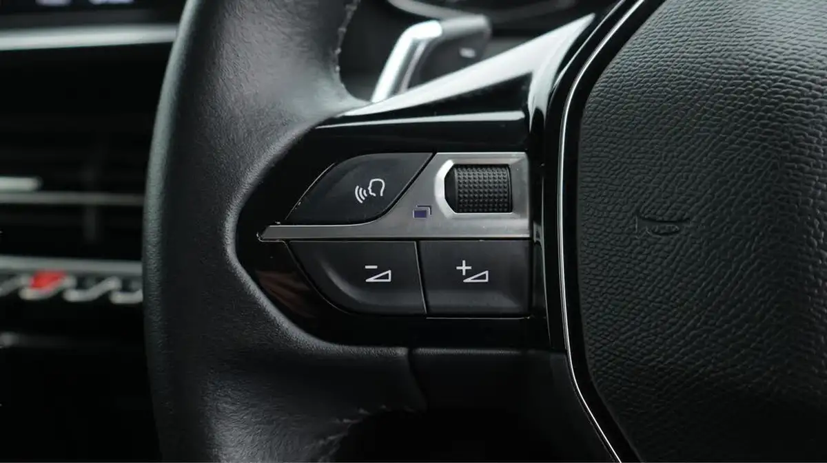 2022-peugeot-208-12-puretech-active-premium-100bhp-eat8-big-23