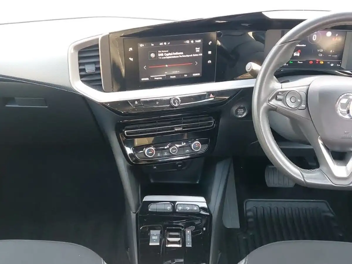 2021-vauxhall-mokka-e-se-premium-big-6