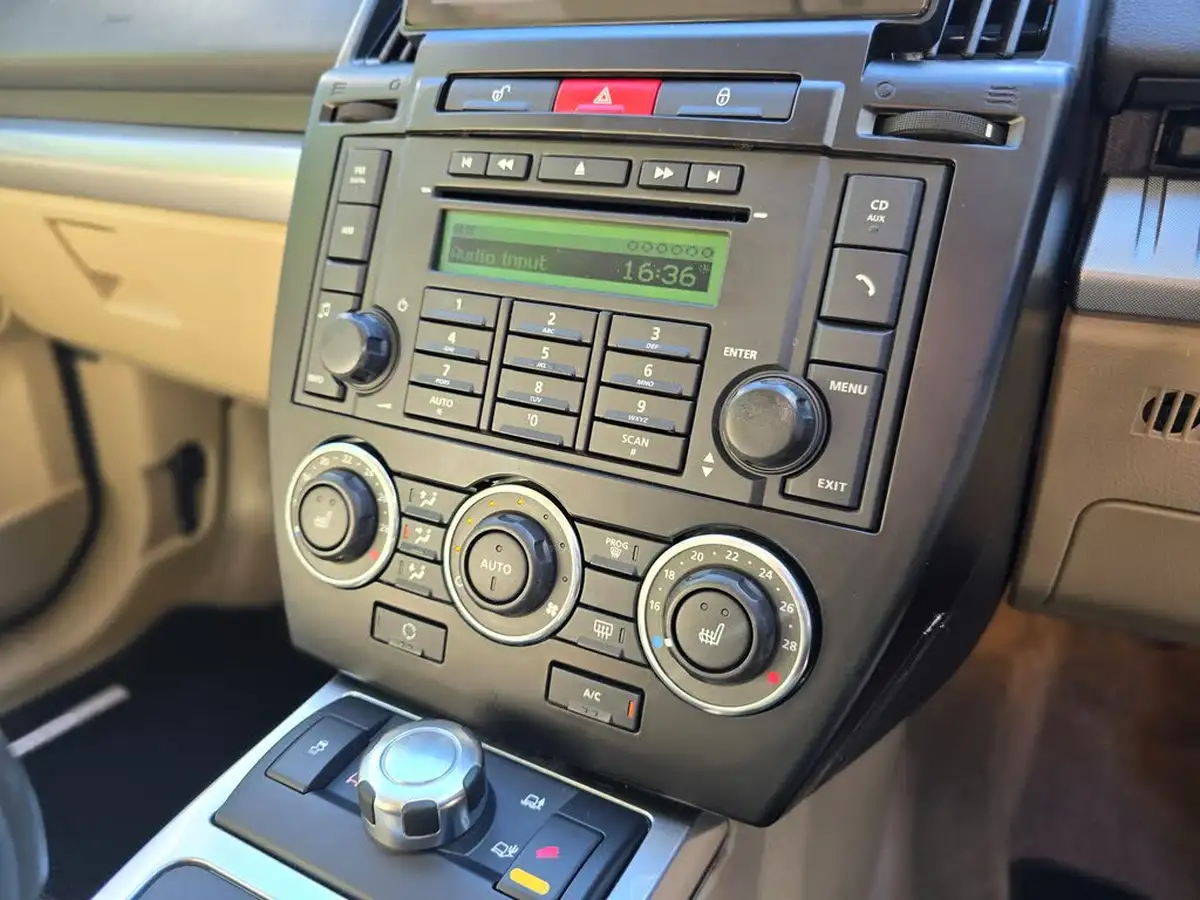2011-land-rover-freelander-2-big-46