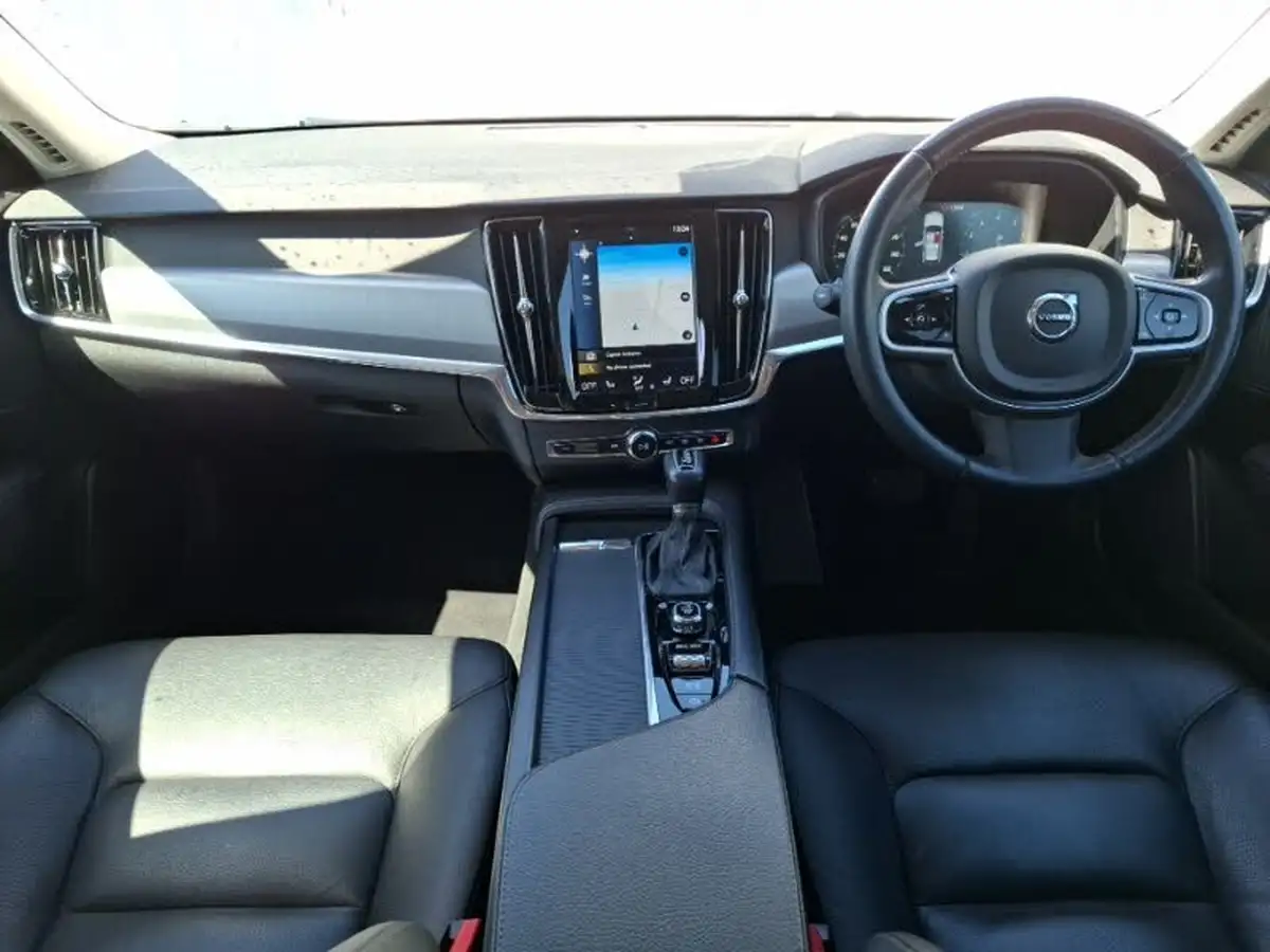 2019-volvo-v90-20-t4-momentum-big-2