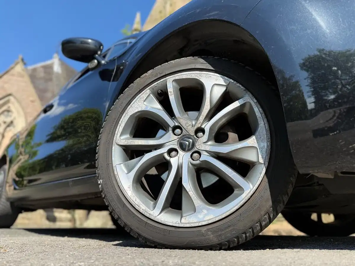 2014-citroen-ds4-16e-hdi-dstyle-big-9