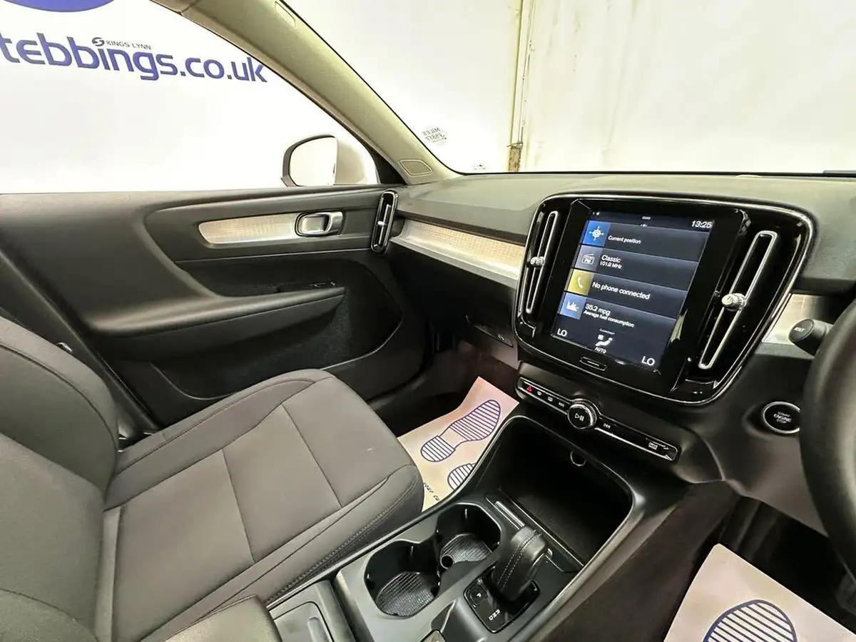 2020-volvo-xc40-20td-d3-momentum-geartronic-big-18