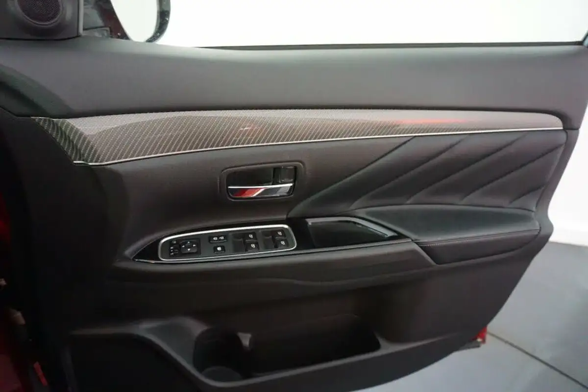 2019-mitsubishi-outlander-24-dynamic-phev-big-17