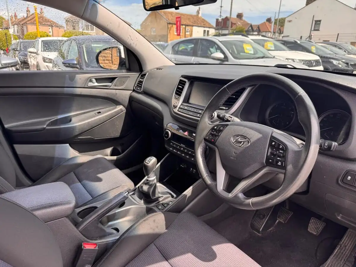 2017-hyundai-tucson-17crdi-blue-drive-se-nav-116ps-big-6