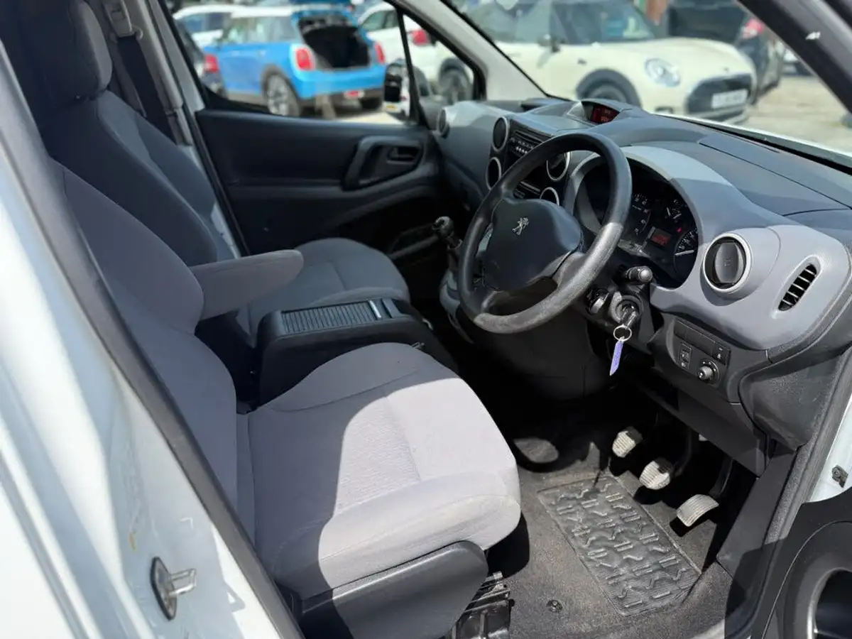 2016-peugeot-partner-16td-s-l1-16hdi-92-850-panel-big-9