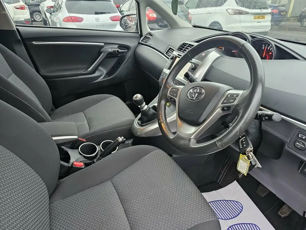 2013-toyota-verso-16-icon-big-3