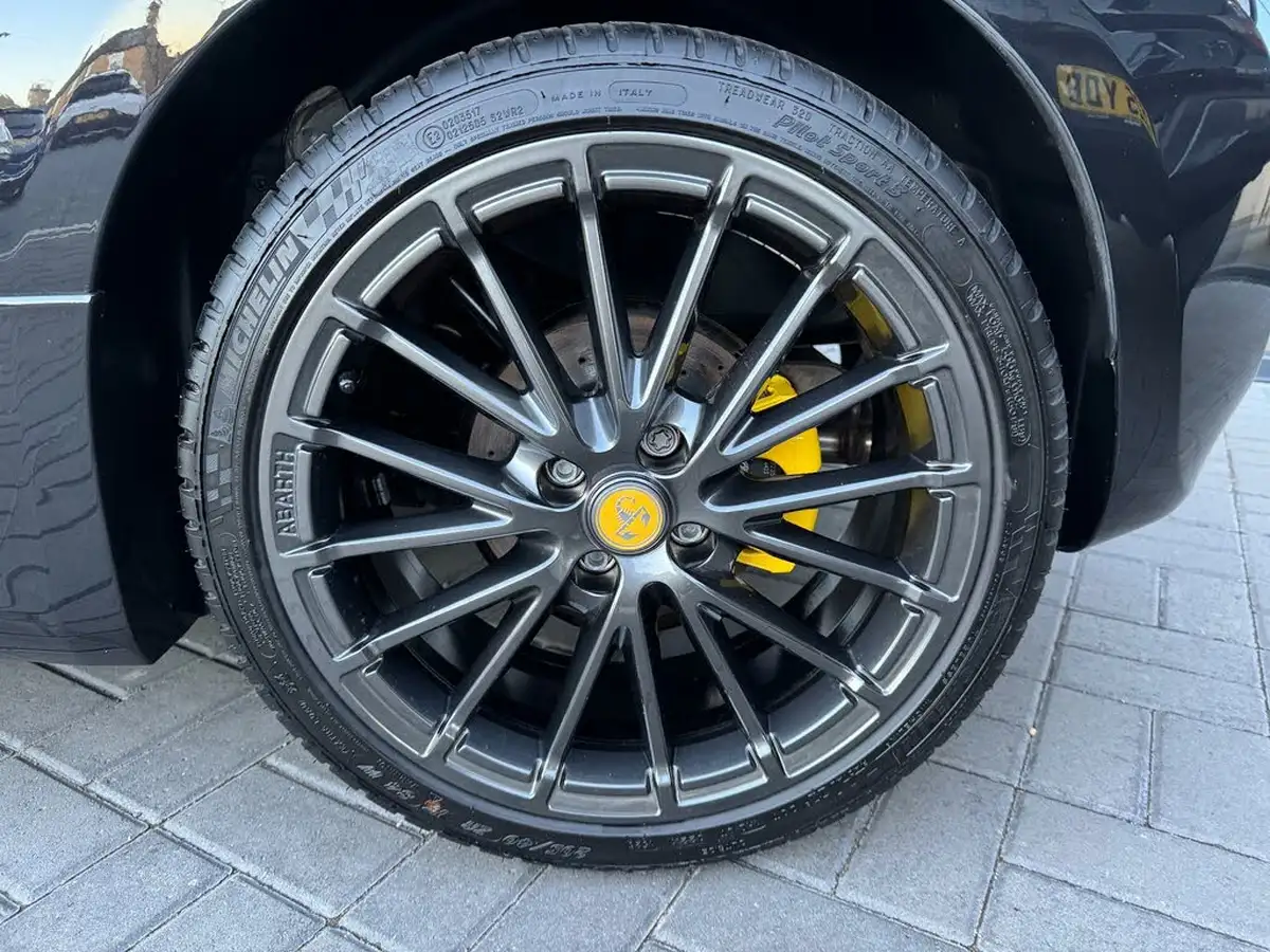 2024-abarth-695c-14-tjet-competizione-big-13