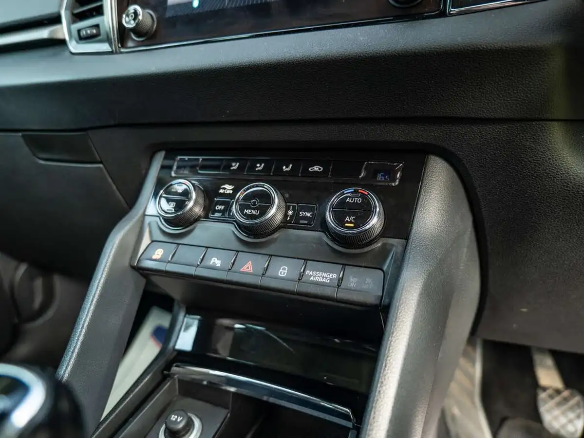 2020-skoda-karoq-10-tsi-se-technology-116ps-big-25