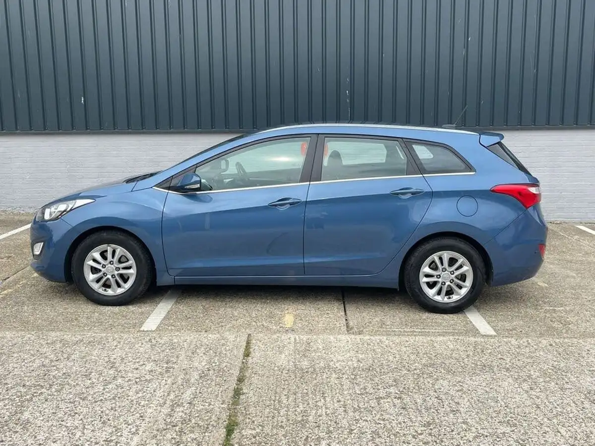 2015-hyundai-i30-16crdi-se-nav-110ps-tourer-big-66