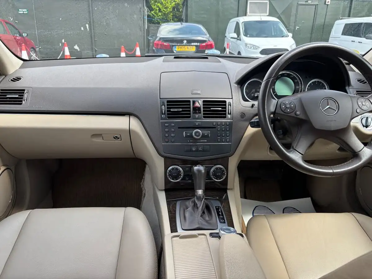 2008-mercedes-benz-c-class-35-c350-elegance-saloon-4d-big-13