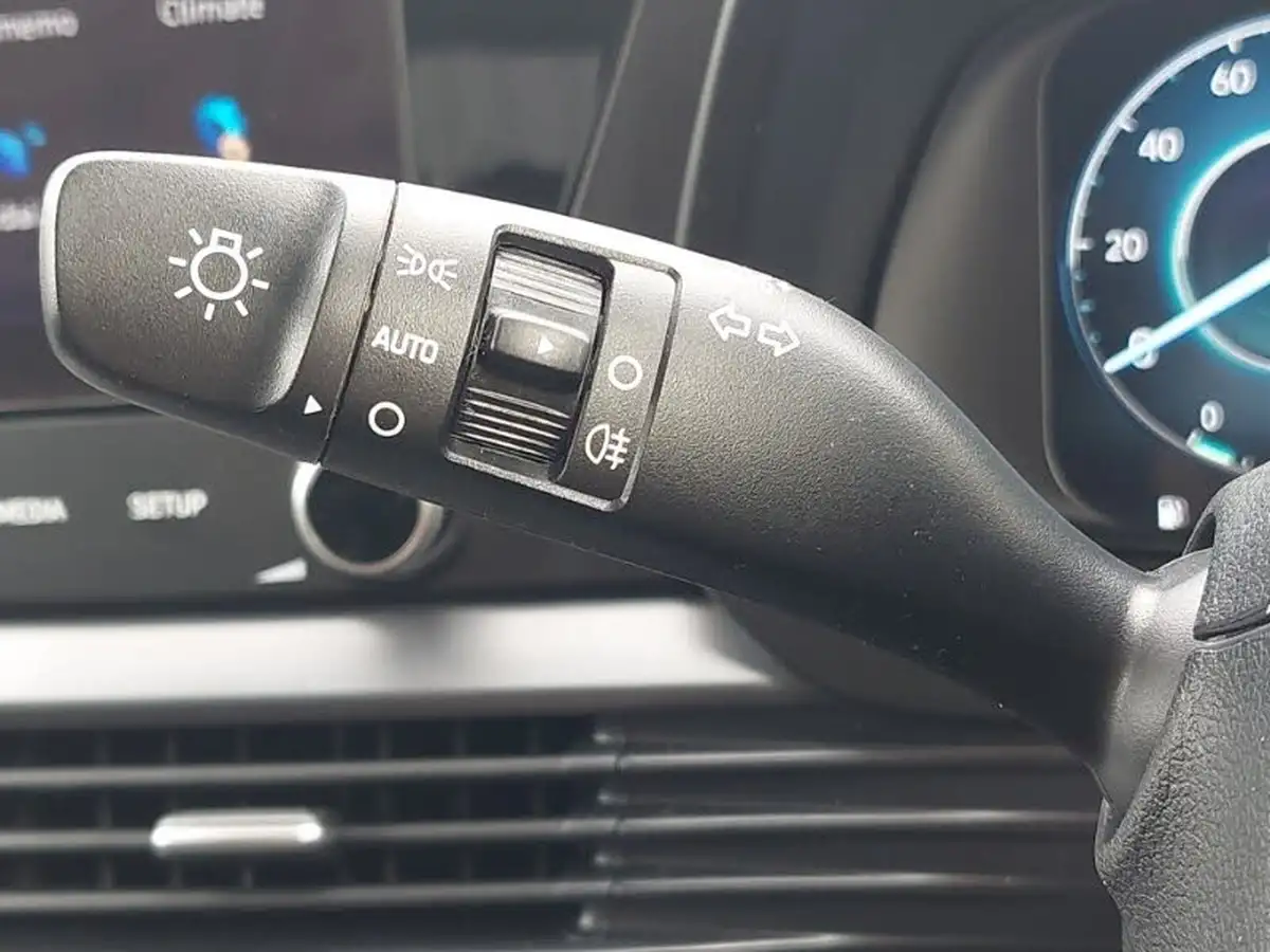 2023-hyundai-bayon-10-t-gdi-premium-100ps-big-16
