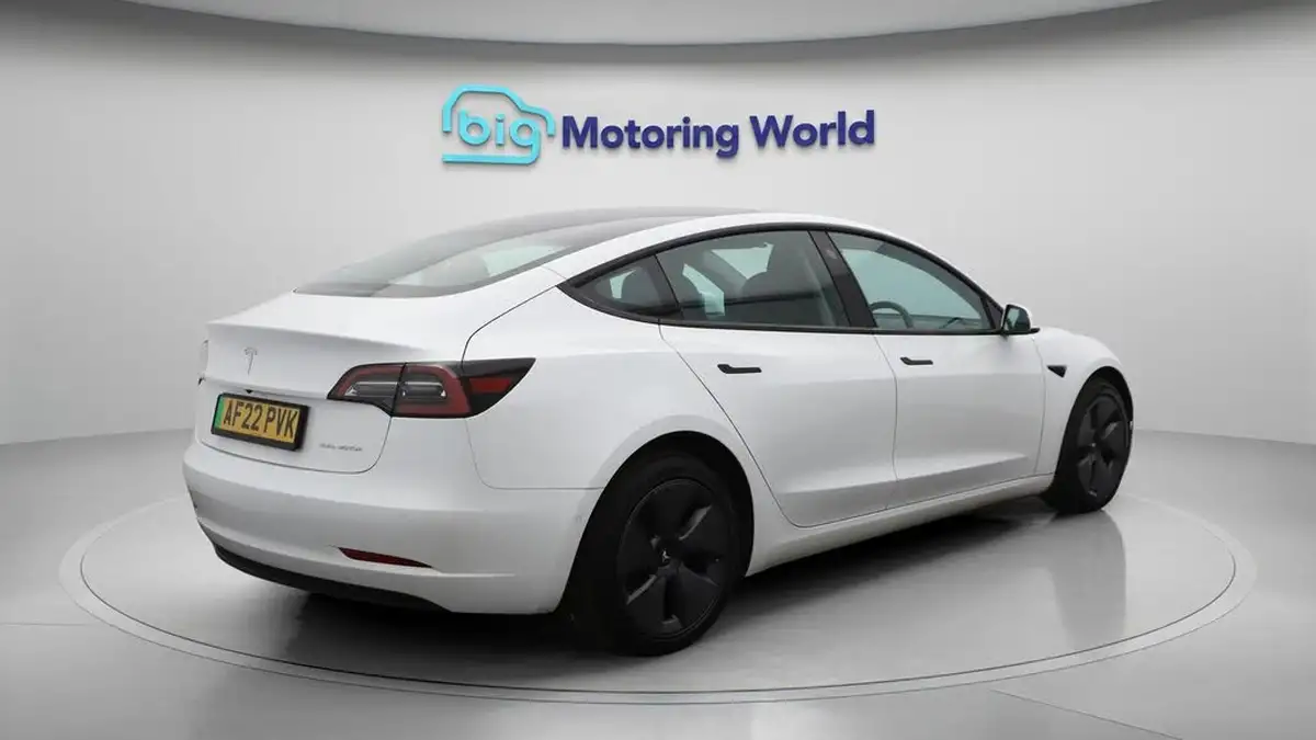 2022-tesla-model-3-e-long-range-big-7