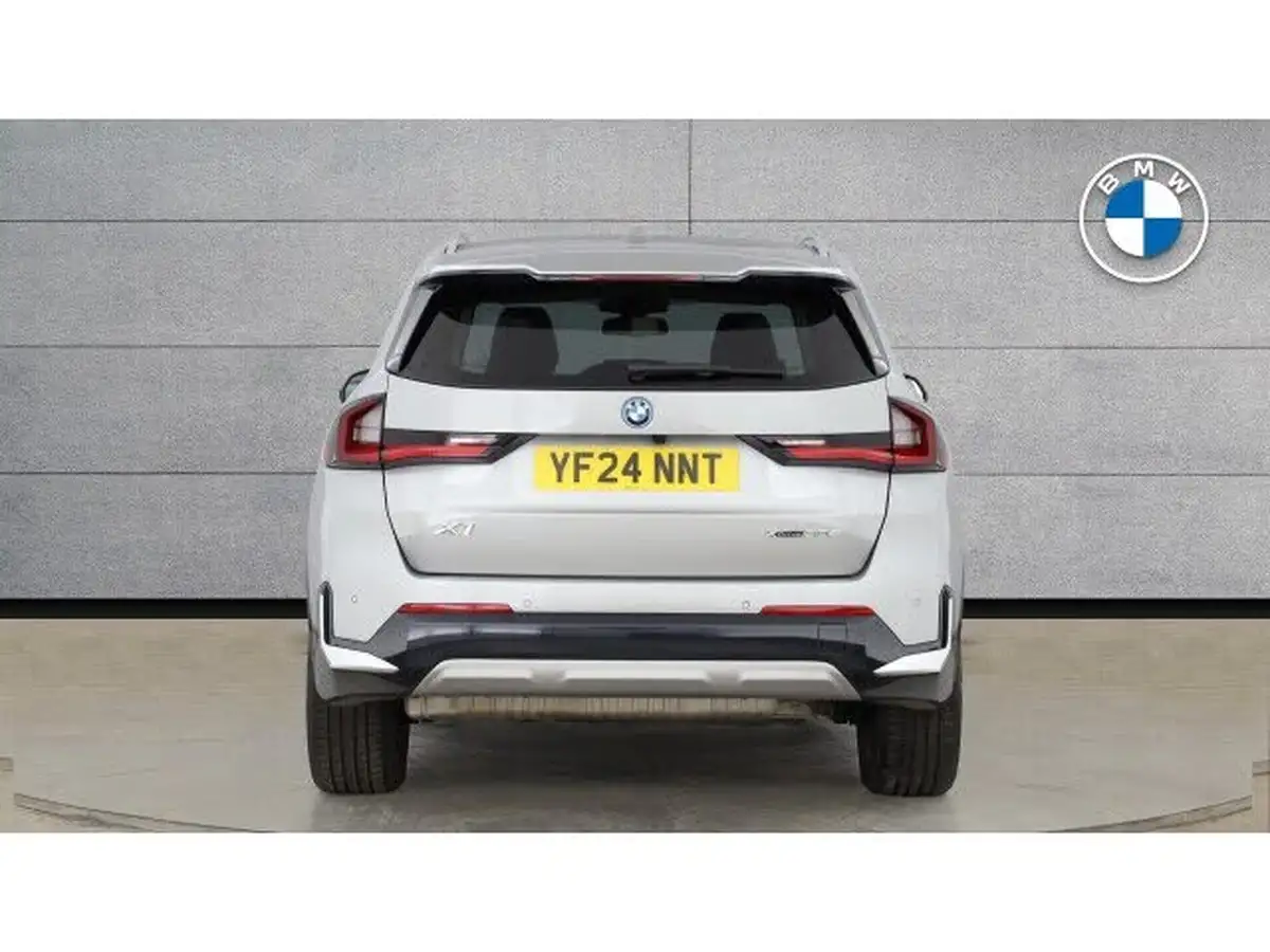 2024-bmw-x1-15-xdrive30e-xline-big-14